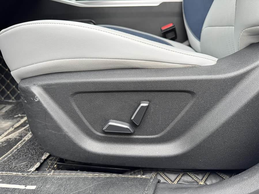 GEELY Emgrand 2021 car image #16