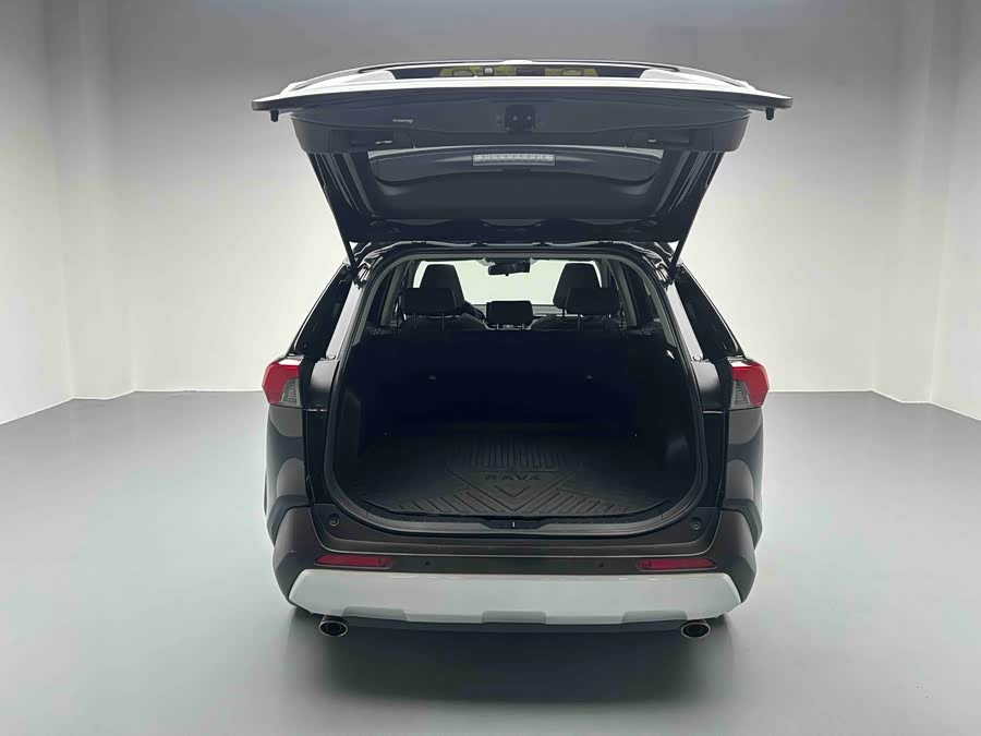 Toyota RAV4 2023 car image #16
