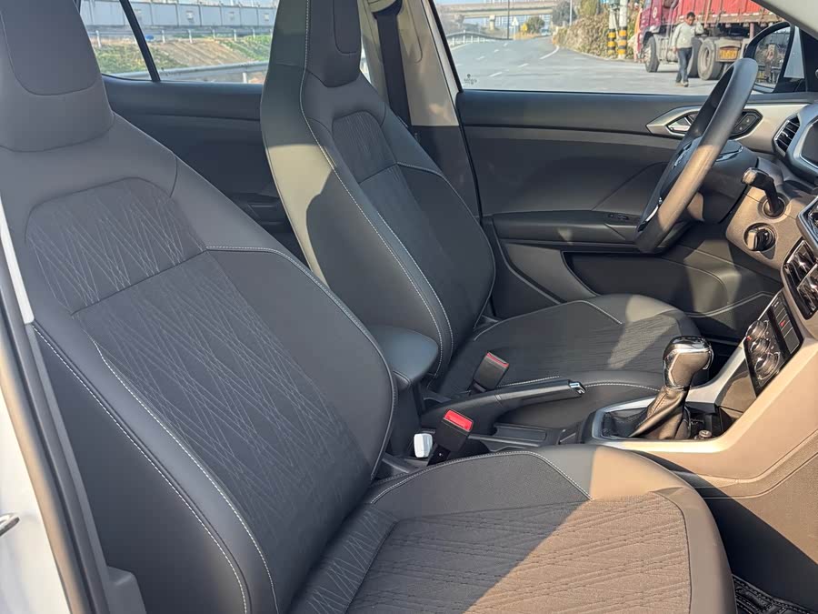 Volkswagen T-Cross 2019 #16 Volkswagen T-Cross 2019 car image #16
