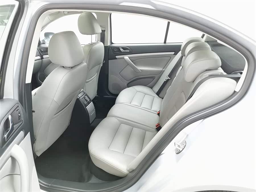 Skoda Octavia 2014 car image #16