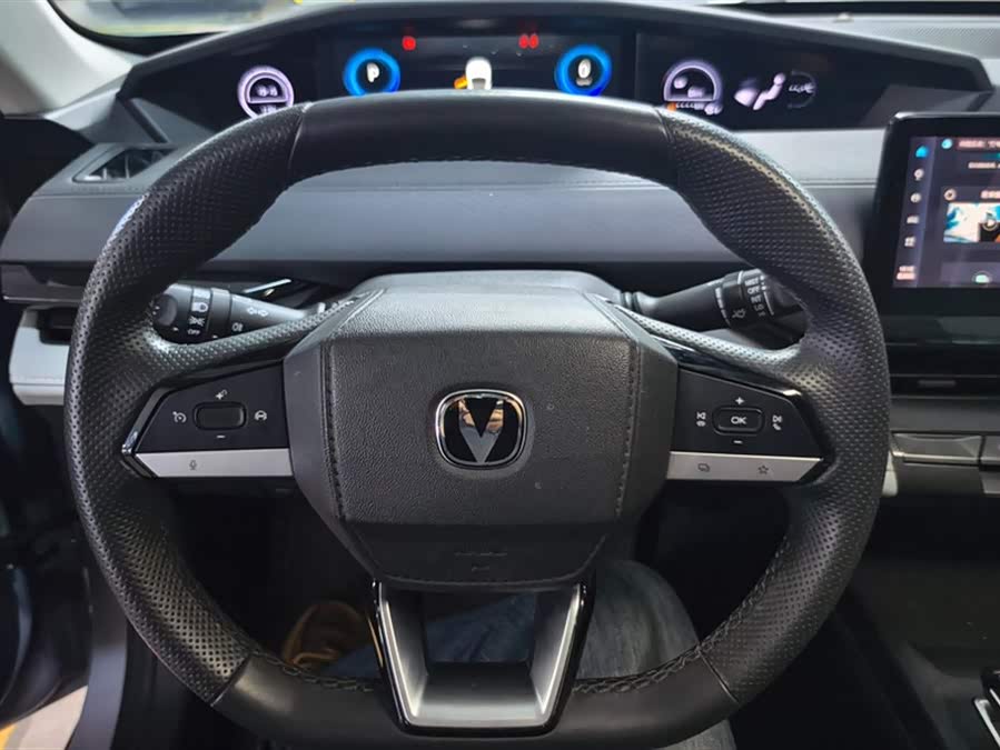 Changan UNI-V iDD 2023 car image #16