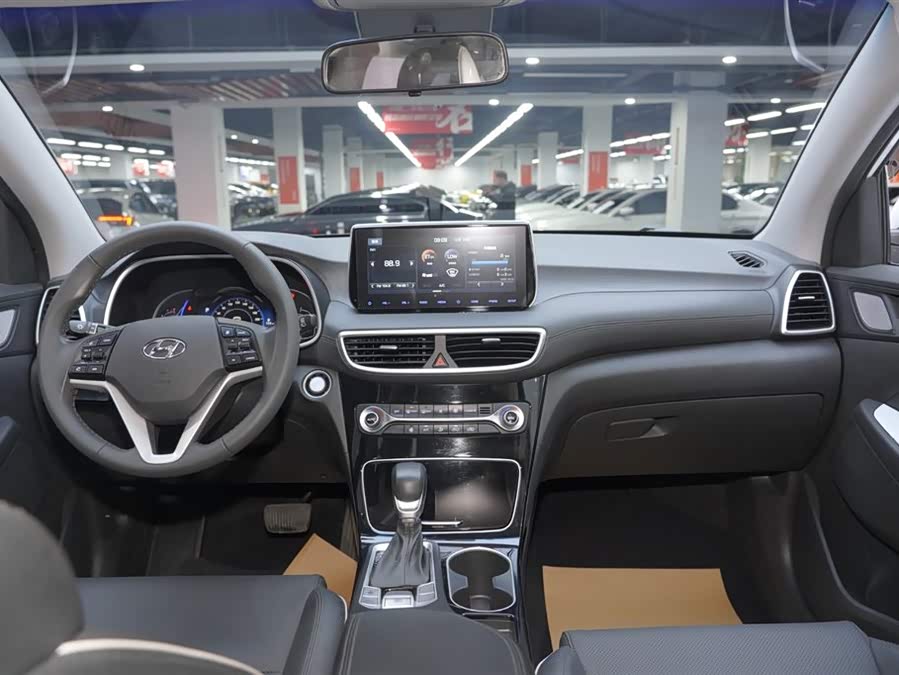 Hyundai Tucson 2021 car image #16