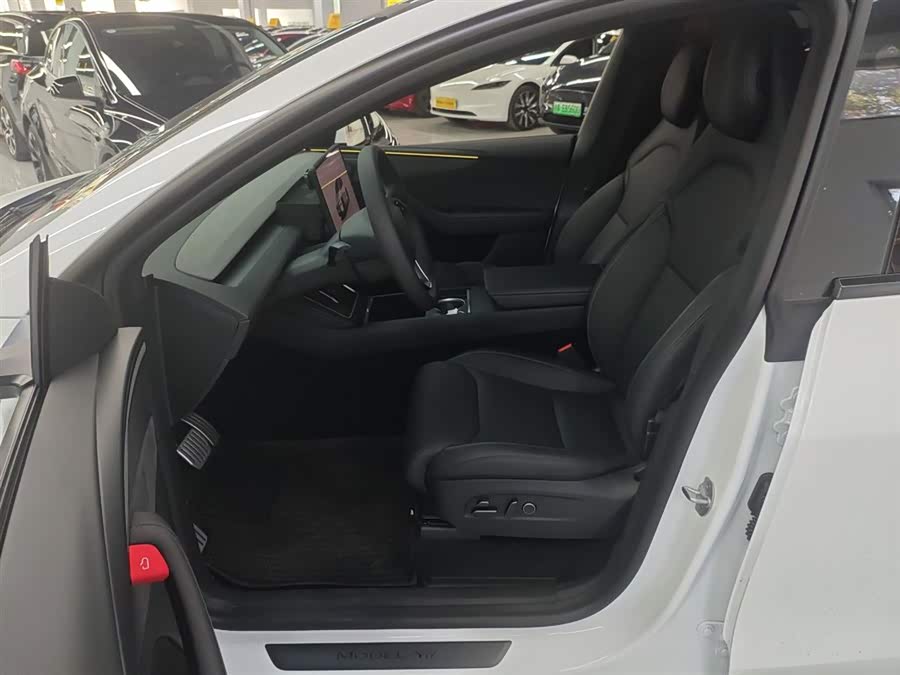 特斯拉 Model Y L 2025 汽车图片 #16