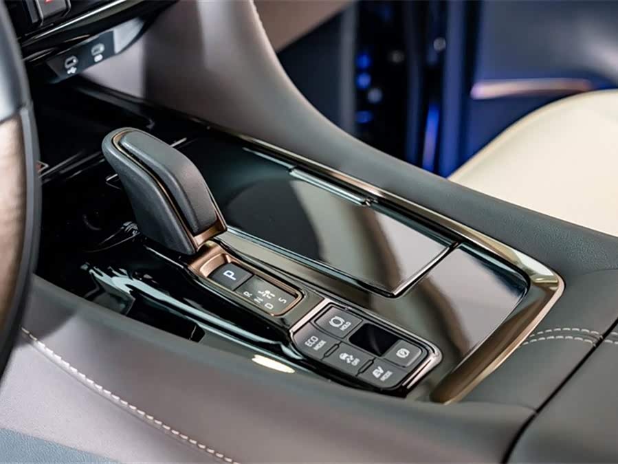 Toyota Alphard 2025 car image #16