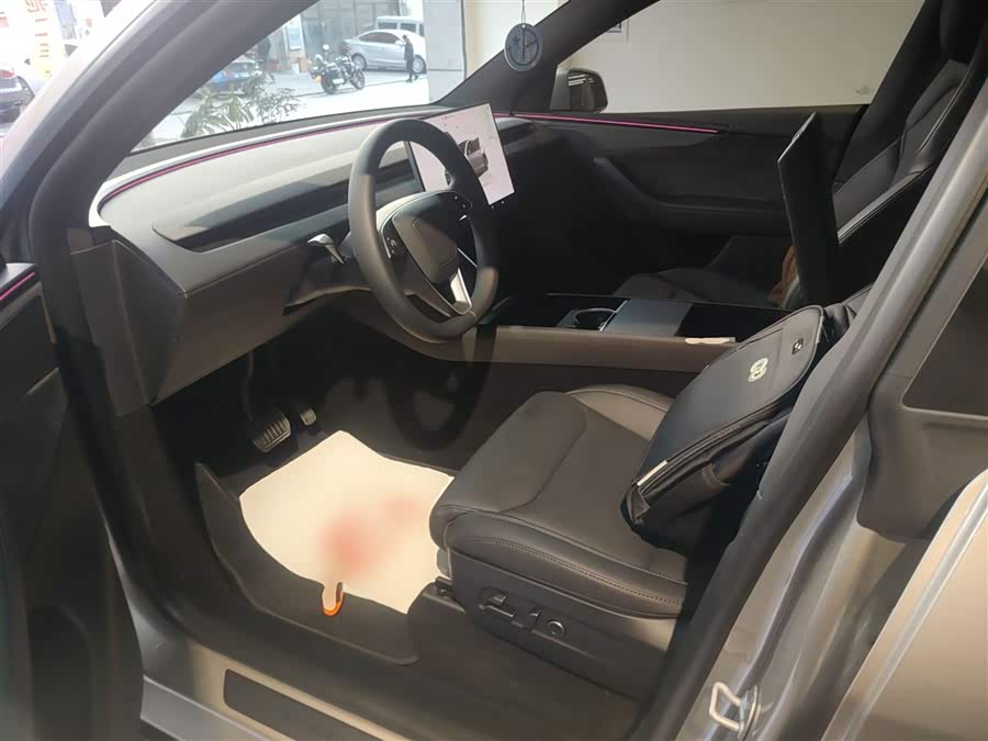 特斯拉 Model Y L 2025 汽车图片 #16