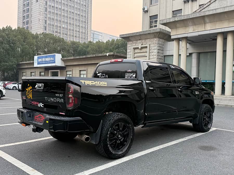 Toyota Tundra 2015 immagine di auto #16