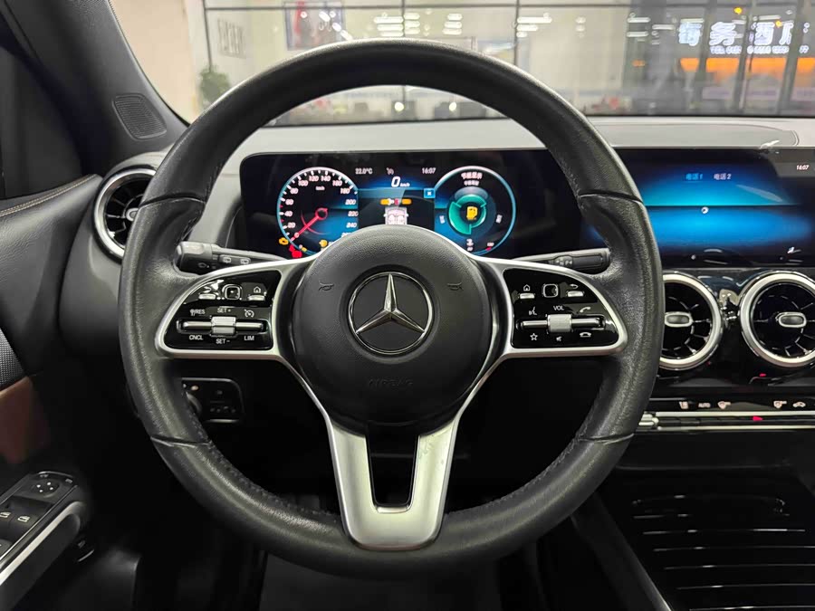 Mercedes-Benz GLB Class 2021 car image #16