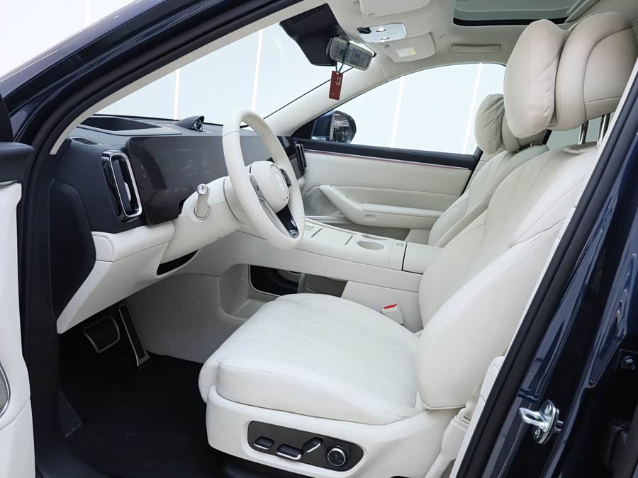 2025 car image #16