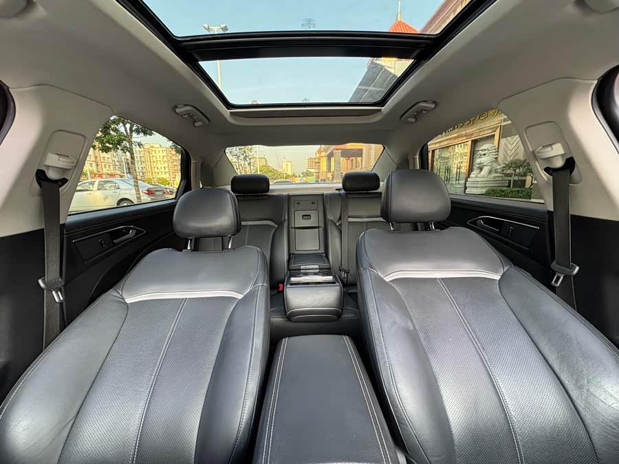 Ford Taurus 2016 car image #16