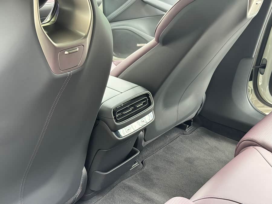 MI SU7 2025 car image #16