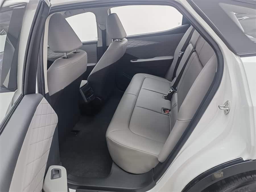 Toyota bZ3 2024 immagine di auto #16