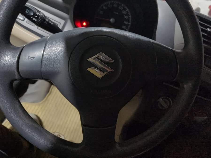 Suzuki 2013 car image #16