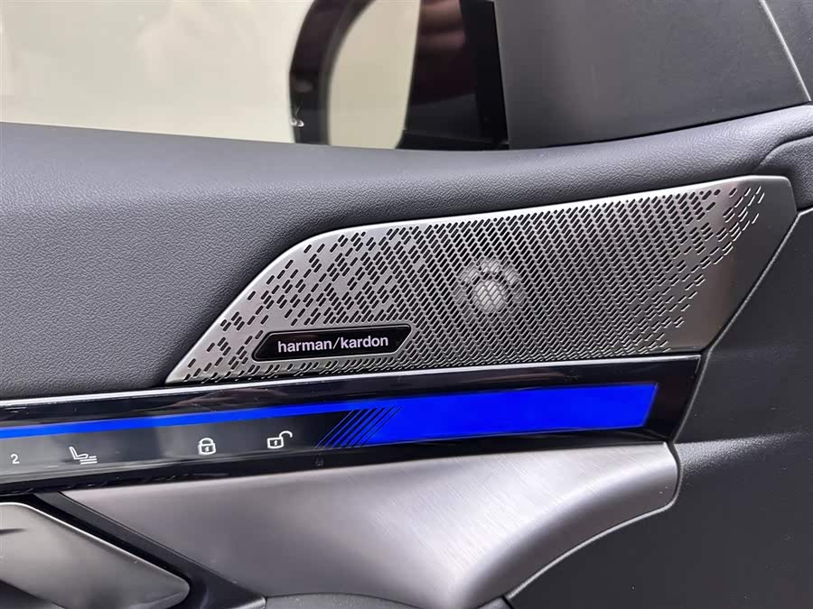 BMW 5 Series 2024 #16 BMW 5 Series 2024 car image #16