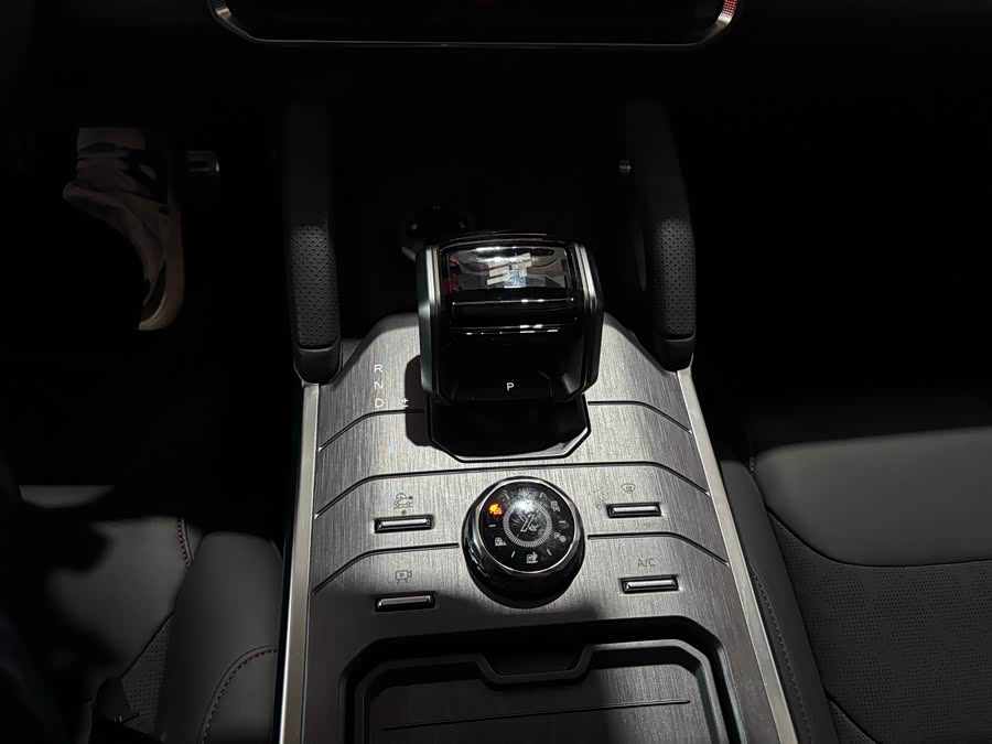 Jetour Traveller 2023 car image #16