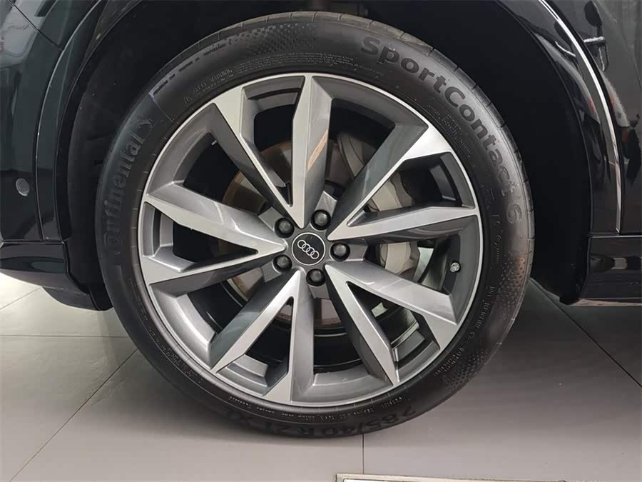 Audi Q7 2023 car image #16