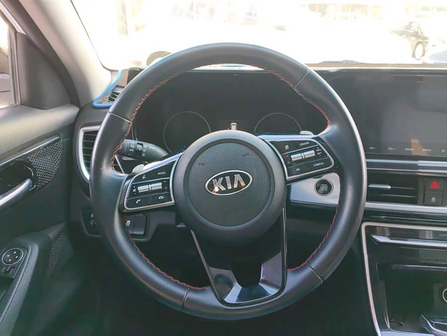Kia Stonic 2021 car image #16