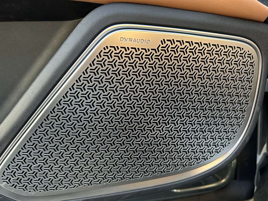 BYD HanL 2025 car image #16