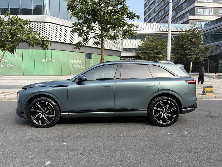 Xpeng G9 2024 car image #16