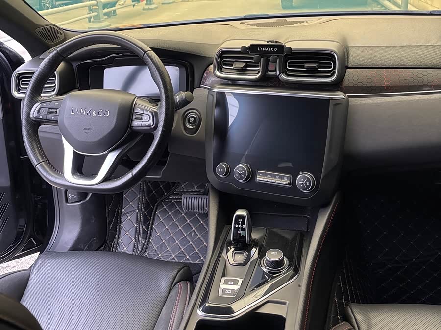 Lynk & Co 03 2019 car image #16