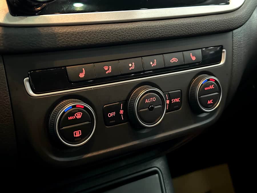 Volkswagen Tiguan 2014 car image #16