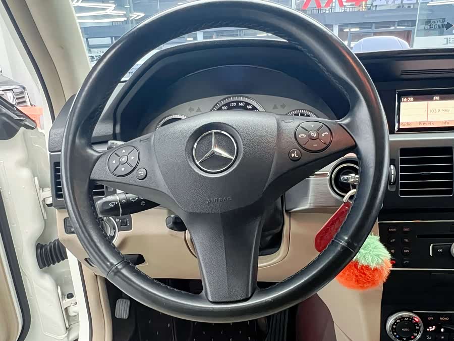 Mercedes-Benz GLK Class (Imported) 2011 #16 Mercedes-Benz GLK Class (Imported) 2011 car image #16