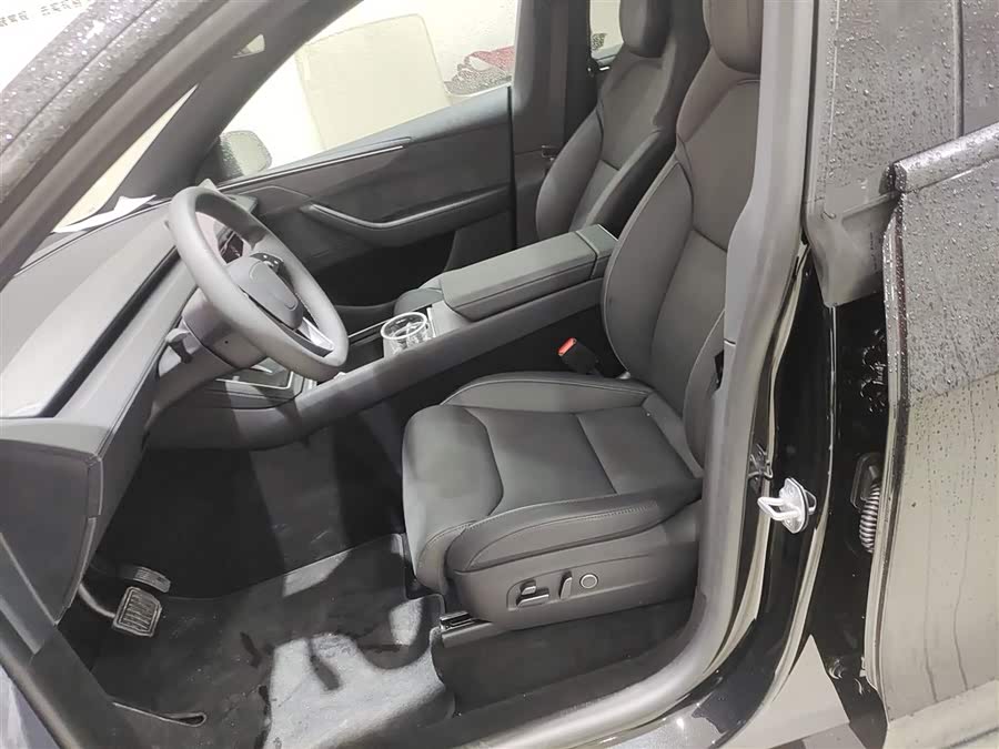 特斯拉 Model Y L 2025 汽车图片 #16