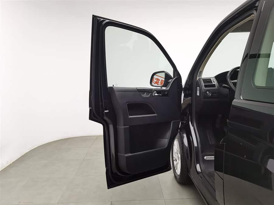 Volkswagen Caravelle 2016 car image #16