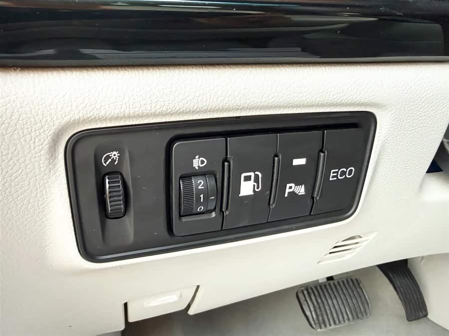 JAC 2018 #16 JAC 2018 car image #16