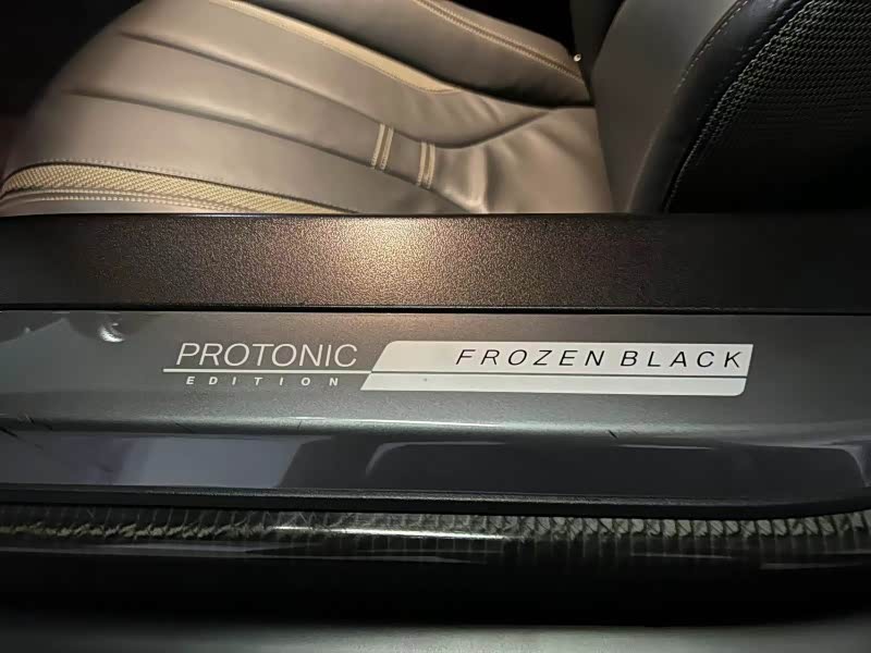 BMW i8 2018 car image #16