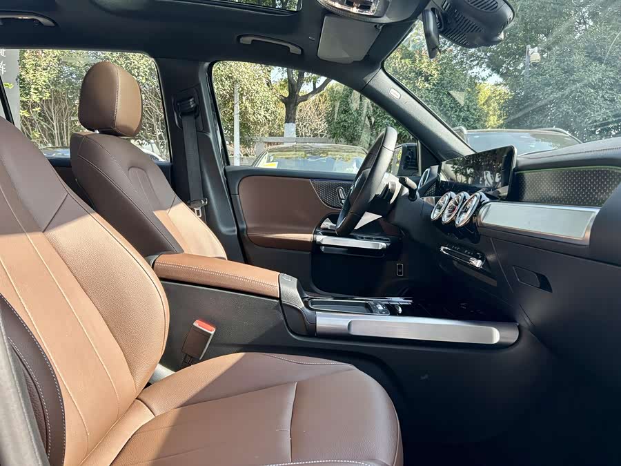 Mercedes-Benz GLB Class 2025 car image #16