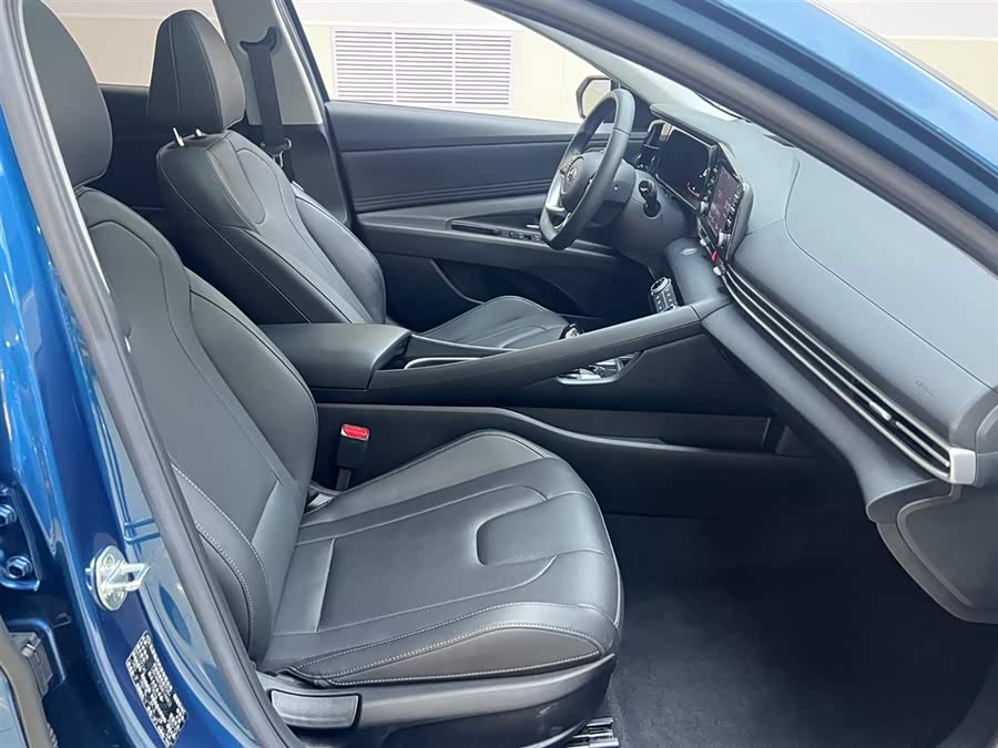 Hyundai Elantra 2022 immagine di auto #16