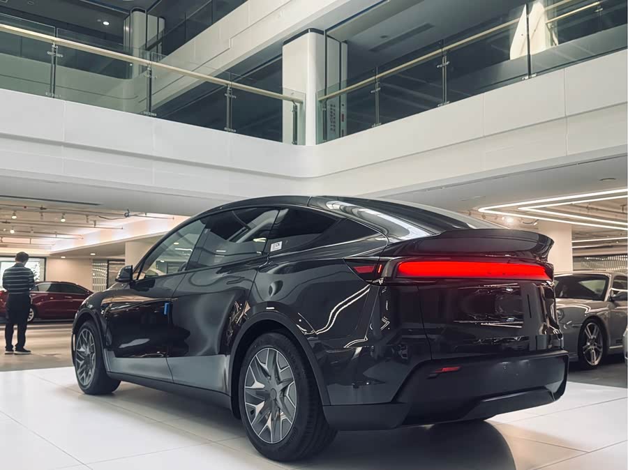 特斯拉 Model Y L 2025 汽车图片 #16