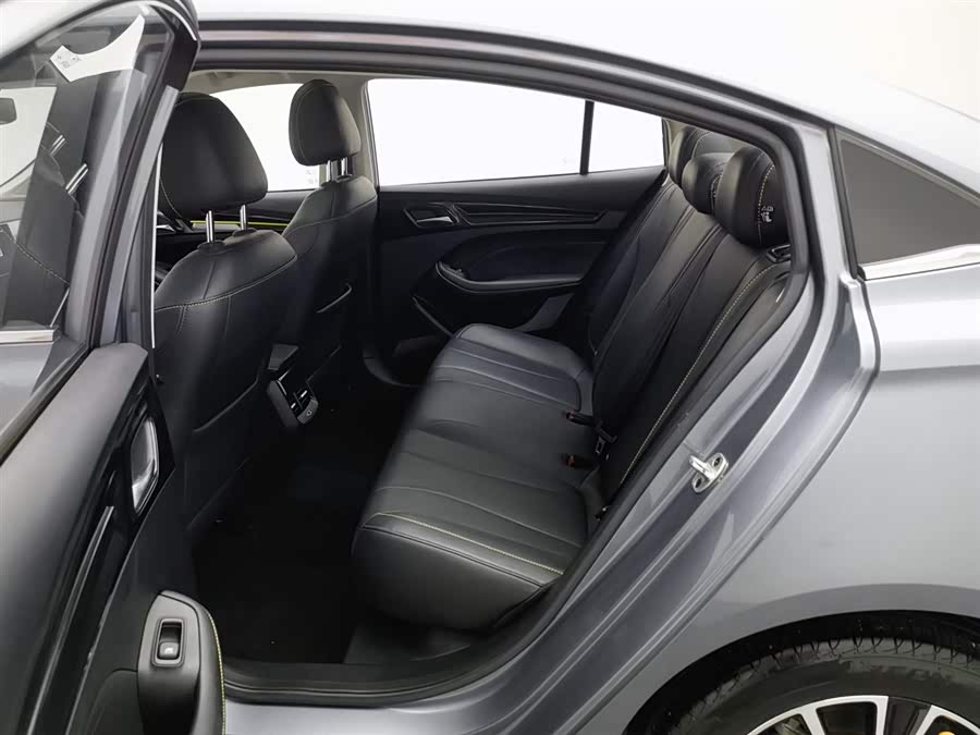 Roewe i5 2022 car image #16
