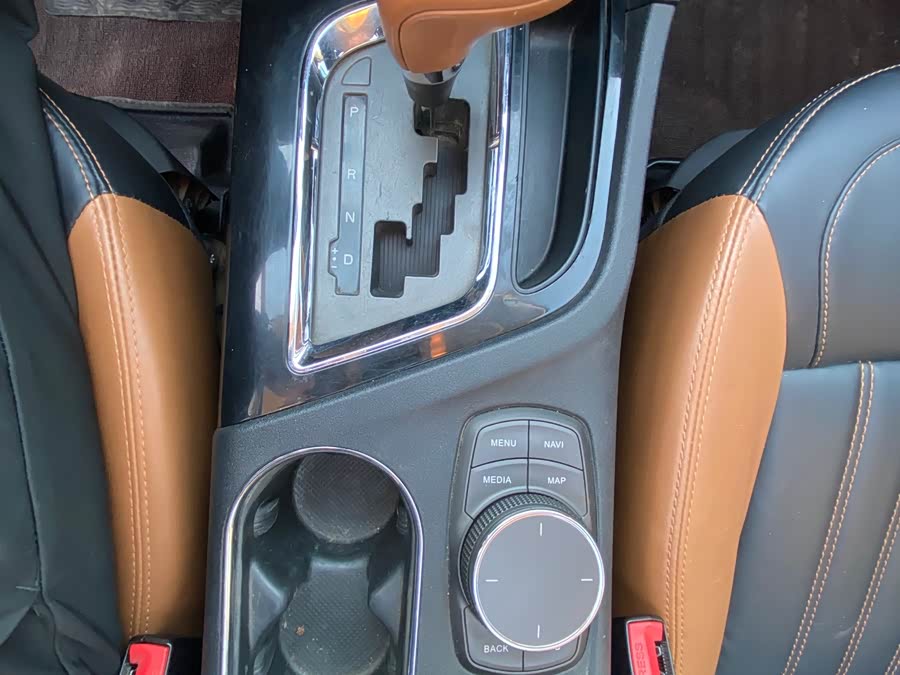 Soueast DX7 2016 car image #16