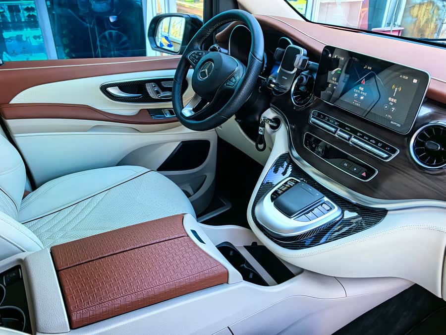 Mercedes-Benz V Class 2021 car image #16