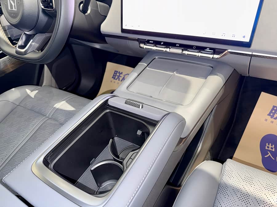 Zeekr 7X 2024 car image #16