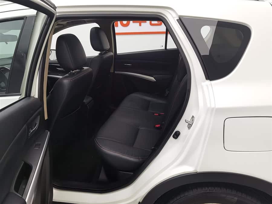 Suzuki S-Cross 2015 صورة سيارة #16