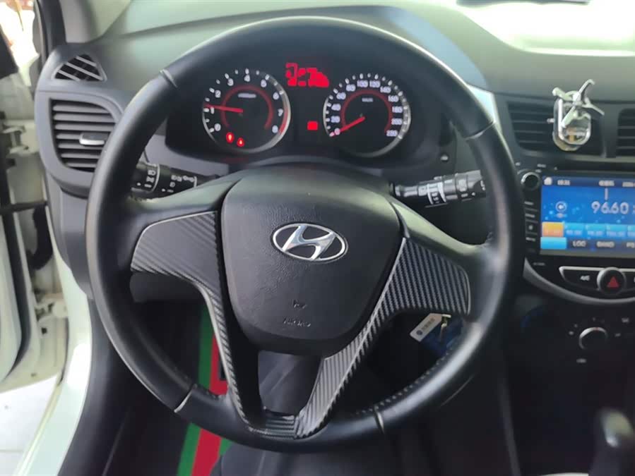 Mazda Reina Hatchback 2014 car image #16