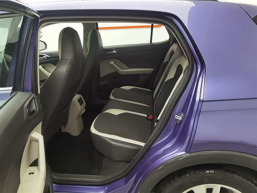 Volkswagen T-Cross 2019 car image #16