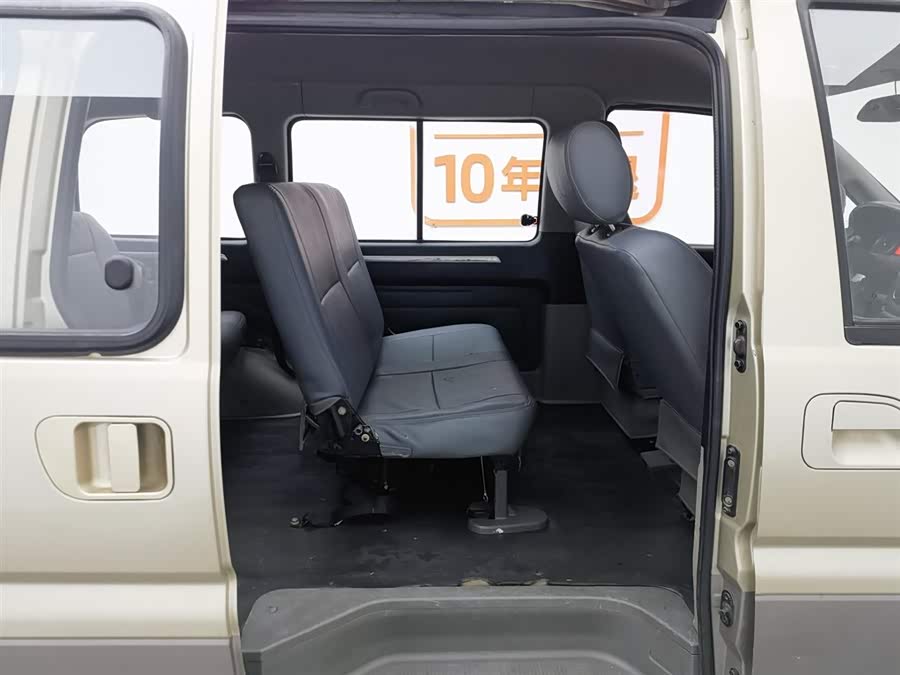 Forthing Lingzhi 2019 #16 Forthing Lingzhi 2019 car image #16