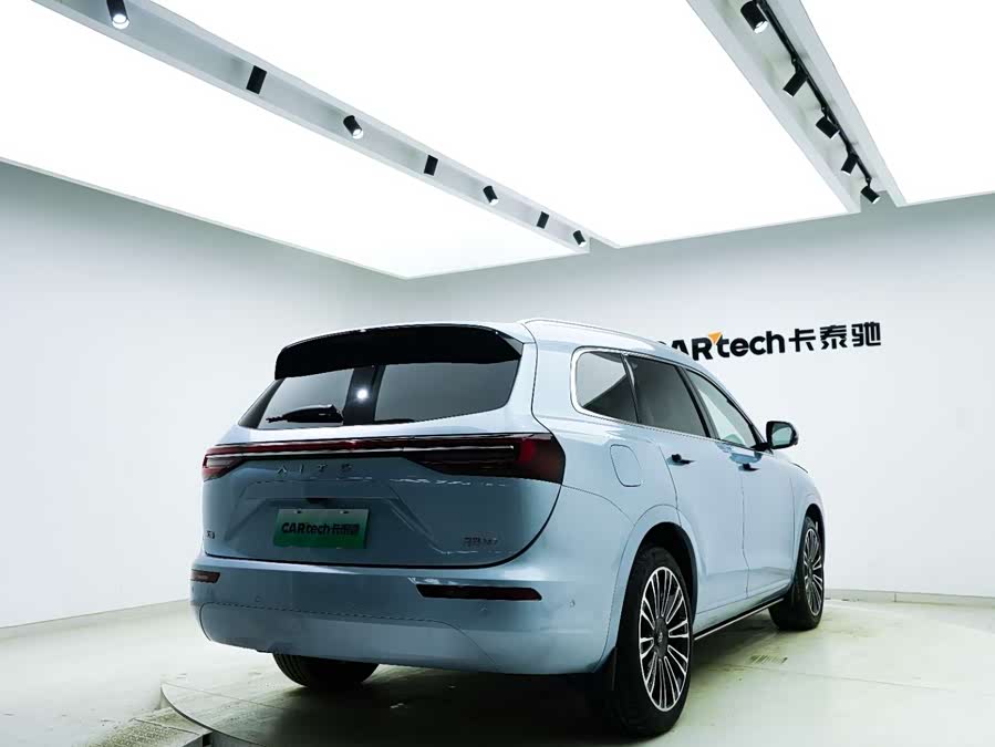 2023 car image #16