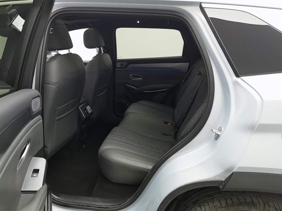 BYD SongL DM-i 2025 car image #16