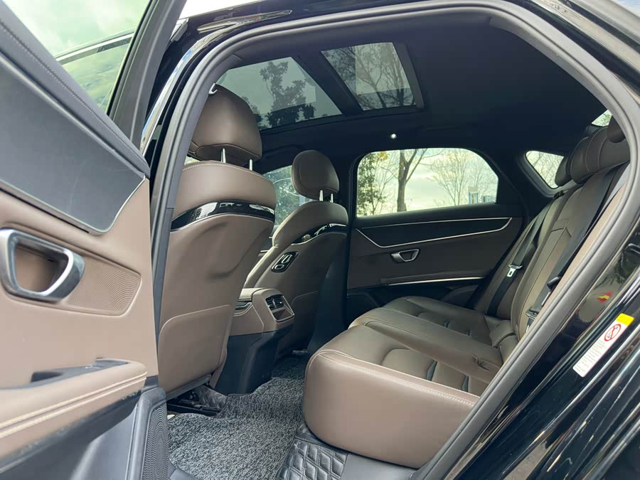 BYD Han 2023 car image #16