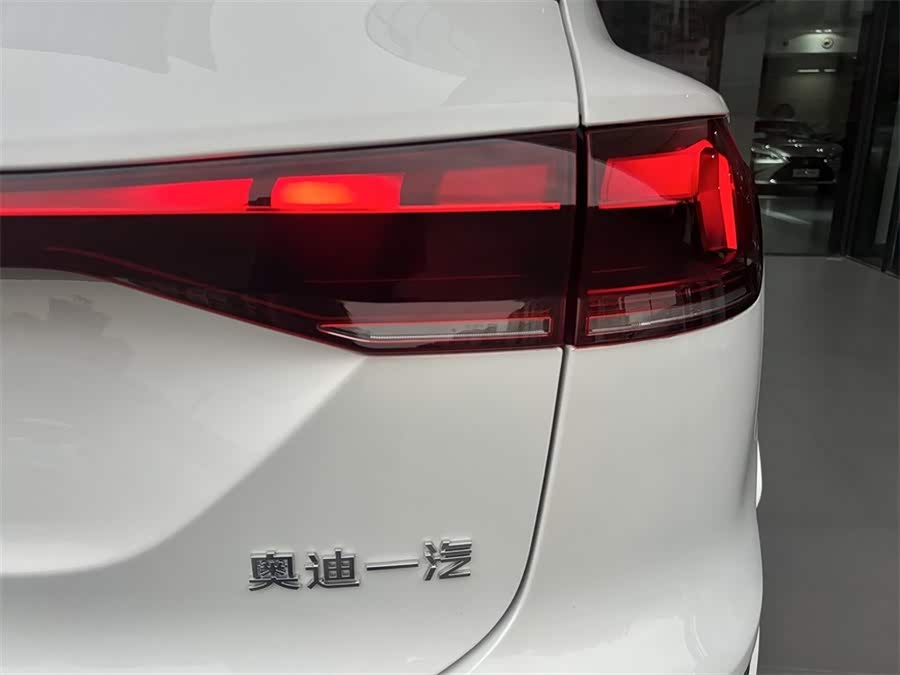 Audi Q6L e-tron 2025 car image #16