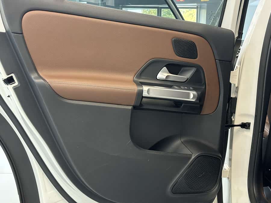 Mercedes-Benz GLB Class 2020 car image #16