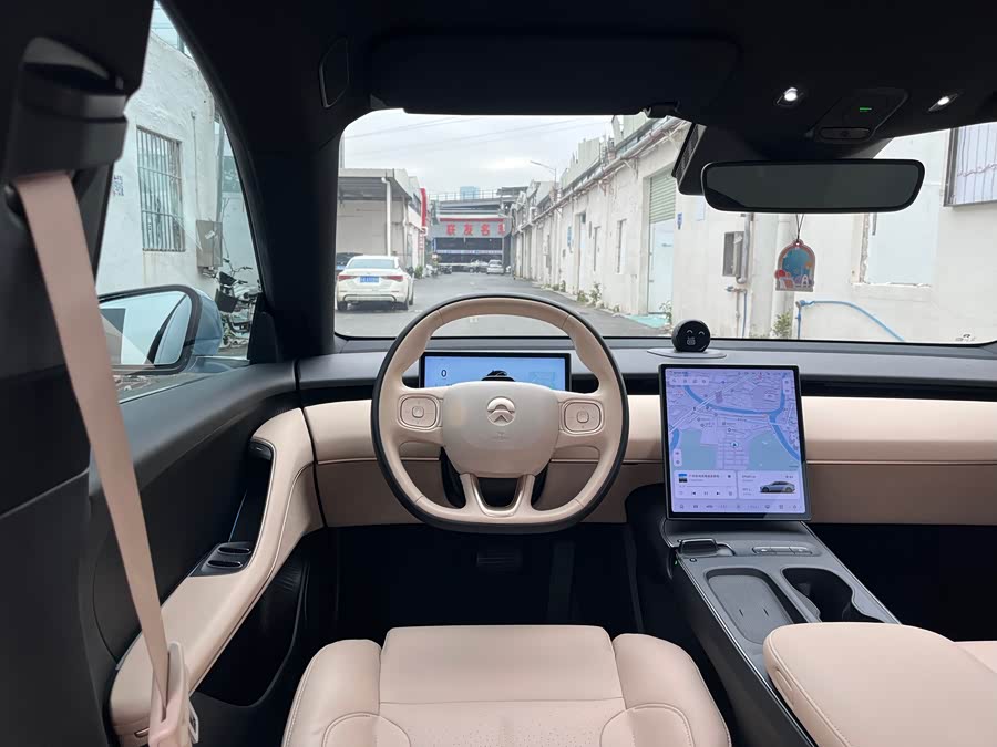 NIO ET5 2023 car image #16