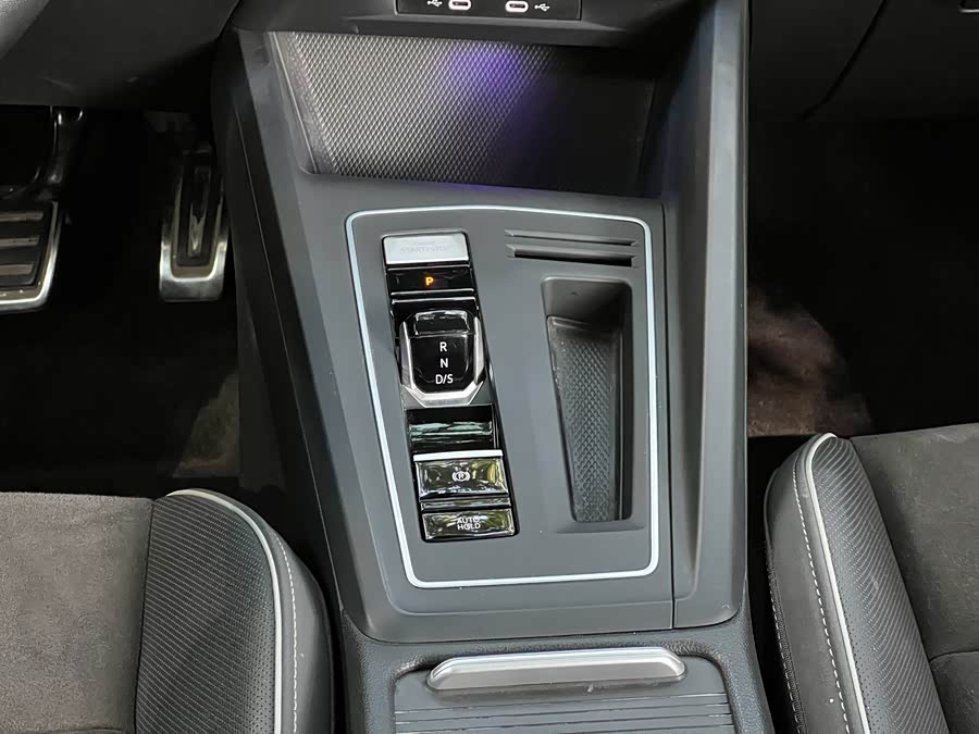 Volkswagen Golf 2023 car image #16