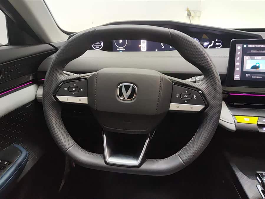 Changan UNI-V iDD 2023 car image #16