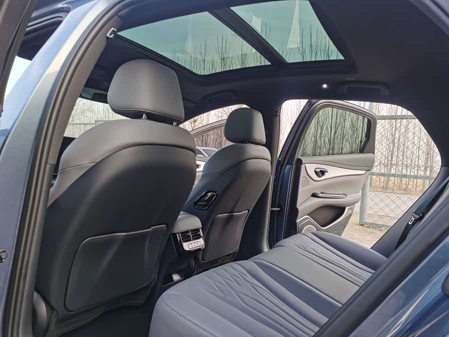 BYD Seal 07 DM-i 2024 car image #16