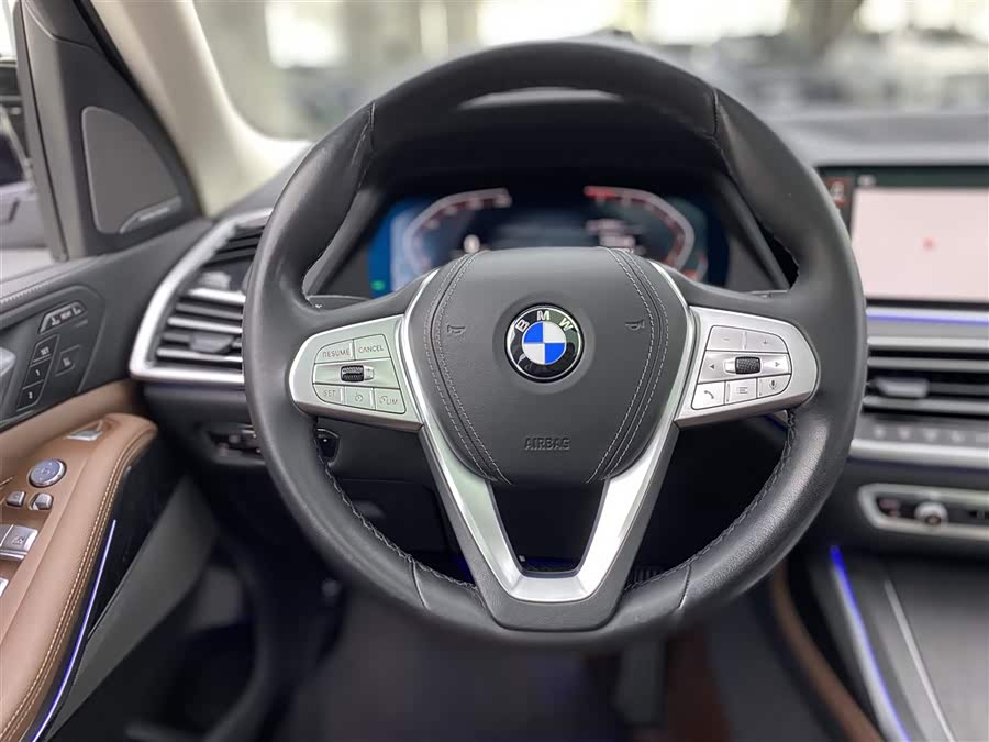 BMW X7 2021 car image #16